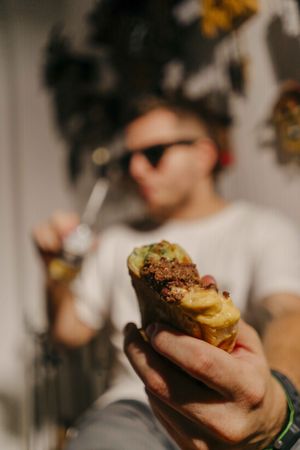 Burrito de chilli vegano com cheddar vegano e guacamole  at Señor Burrito Mexicano  in Teresopolis