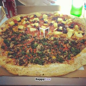Vegan pizza at Pete's Frootique in Bedford