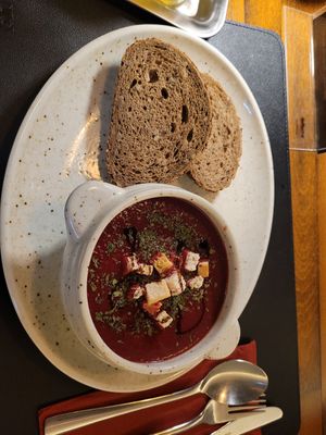 Beetroot soup at Si Remy in Berlin