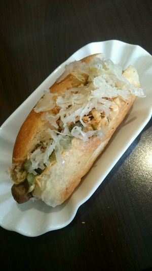 Hotdog (+ optionales Sauerkraut) at Green Republic in Erfurt
