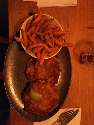 Cotoletta veg e patate dolci. at HeimWerk - Hackescher Markt in Berlin