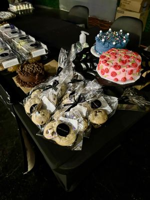 Chocolate chips cookies and custom mini cakes at Cerebral Sweets Co - Pre-order in Memphis