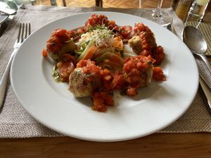 Espaguete de vegetais com almôndegas de grão de bico e tomate confit  at Restaurante Pennacchi in Campos Do Jordao