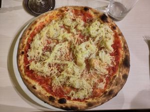 Krautpizza at Pizzaria Odler  in Laas