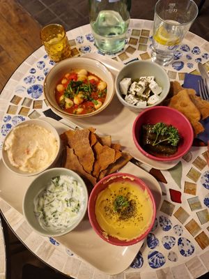 3 dips and 3 starters at The Crazy Little Greek in Berlin