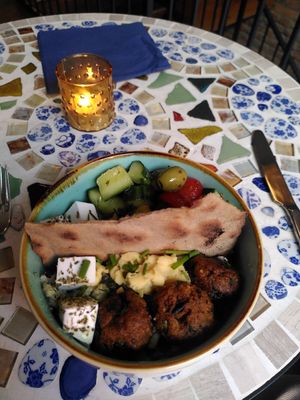 Elfeteria bowl at The Crazy Little Greek in Berlin