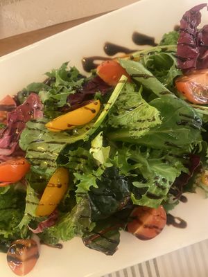 Vegan salad (lettuce + tomatoes with balsamic glaze)  at Di Matteo in Seoul