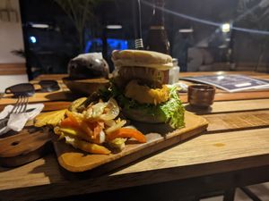 Americano burger at Da Tree in Coron