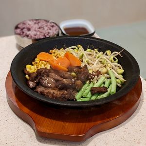 Vegan Hot Plate Marinated Mushroom Slices at Saute Saranghae in East Singapore