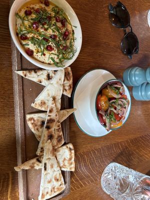 Hummus con pita e insalata di pomodorini   at Cosy Club  in Oxford