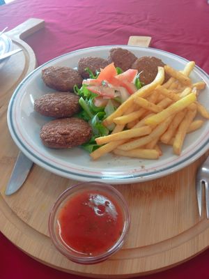 Falafel no prato at Casa Nostra Restaurante in Fundao