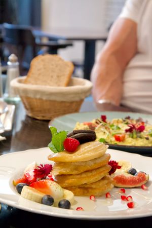 🇨🇿 Krásné a sladké ráno! Lívanečky s ovocem (🌱) jsou dostupné celý den! 💚

🇬🇧 Beautiful and sweet morning! Pancakes with fruit (🌱) are available all  at Al Ponte Prague in Prague
