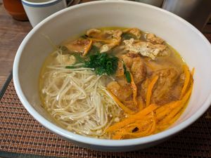 Vegan ramen with fried tofu at Interior de Té in Barcelona