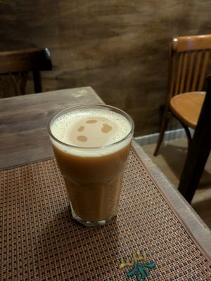 Oatmilk chai latte at Interior de Té in Barcelona