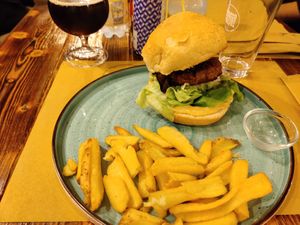 Beyond Simcoe, with Beyond Burger and German-style fries at Scaccomalto - Tap Room in Pisa