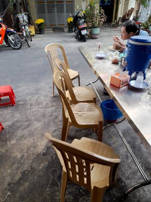 Outside tables at Vượng Cát in Ho Chi Minh City