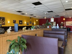 Interior seating  at Mango Thai Cuisine in Twinsburg