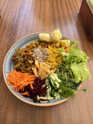 Make your own salad with many vegan options   at Bowlavista - Good Greens in Boa Vista