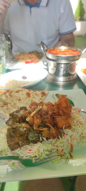 Amazing saga loo, onion bhaji and rice at 7 Spices in Alicante