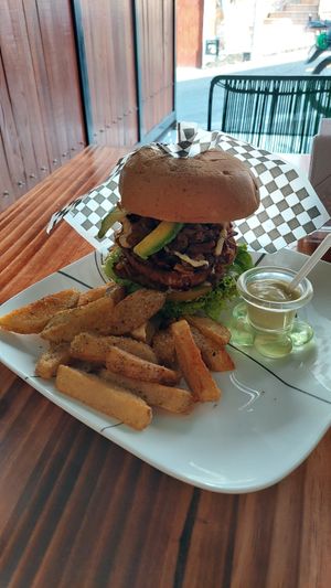 Sucursal con papas at Sucursal Vegana in Cali