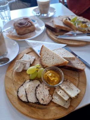 Vegan Cheese Plate at Metta in Munich