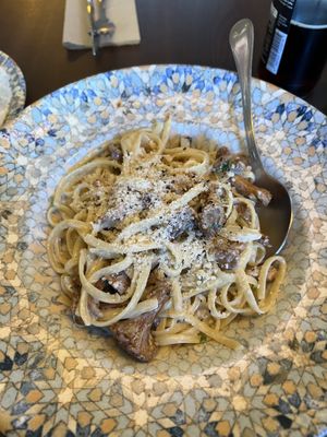 Linguine mit Pfifferlingen 🍄‍🟫   at TWO SIX NINE in Frankfurt