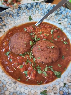 Shakshuka mit Tofubällchen at TWO SIX NINE in Frankfurt