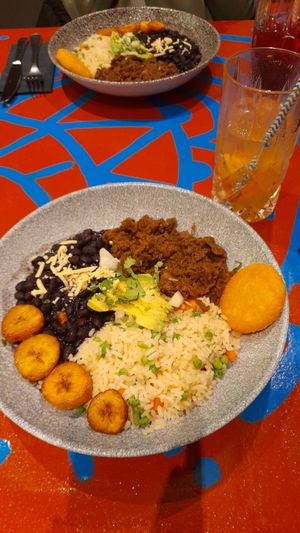 Venezolanisches Nationalgericht at Alebrijes in Frankfurt