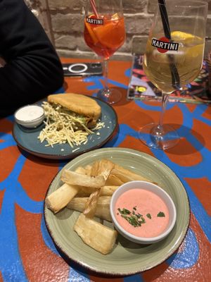 Vorspeisen und alkoholfreie Martini  at Alebrijes in Frankfurt