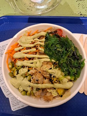 Ich hatte extra Wakame um die Bowl zu pimpen, hat nicht geholfen. at MAD - Aloha Poké - T4 in Madrid
