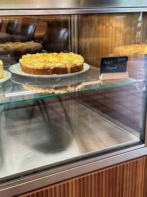 Veganer Apfelstreusel … 🩷  at Blattgold in Hamburg