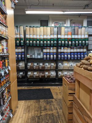 Bulk and produce at Syracuse Cooperative Market in Syracuse