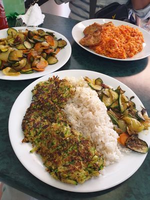 Zuchinipuffer mit Reis at Vege Fast Food in Split