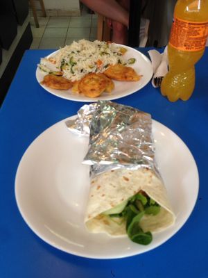 Panierte Austernpilze mit Reis und Felafelwrap at Vege Fast Food in Split