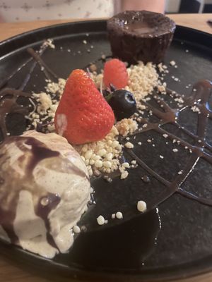 Schoko Malheur mit Vanille Cashew Eis  at Unterfreunden in Luebeck