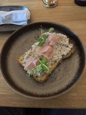 Brioche mit Oliven und Radischen  at Unterfreunden in Luebeck