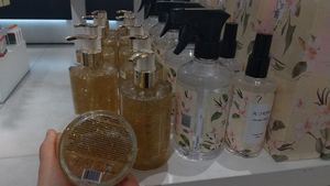 Vegan golden liquid soap and vegan home spray at Lojas Renner in Sao Paulo