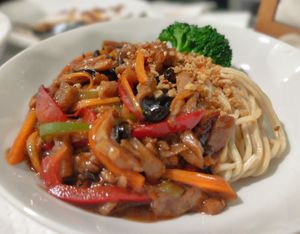 Prato típico chinês (versão vegana, naturalmente) at Tian Jie in Nazare