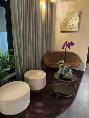 Waiting Area  at FEN Cucina Cantonese in Como