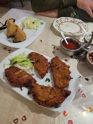 Onion bahjee and vegetable samosa. at Punjabi Curry in Calpe