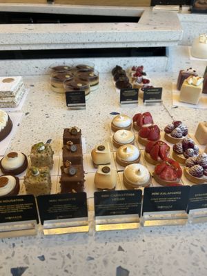 passionata mini, carottina mini  at Momade Cupcakes in Brussels