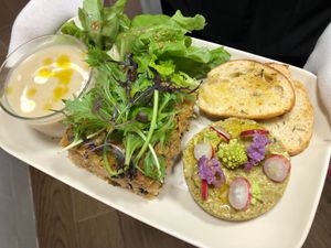 Grande Assiette du Lunch 

🥣 Velouté
🍕 Focaccia 
🫒 Tapenade  at Horaé in Aix-en-provence
