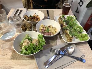 Focaccia, houmous de tomates séchées, crumble de betterave et fausse fêta et cromesquis  at Horaé in Aix-en-provence