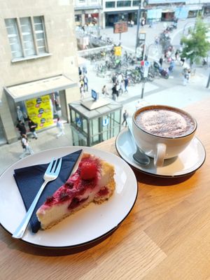 Vegan raspberry cheesecake & hot chocolate (soy-milk) at Mayersche   in Cologne