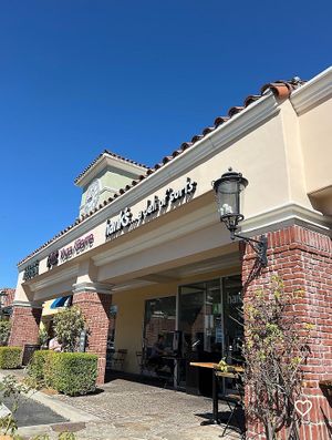 Out front  at Hank's Bagels in Calabasas