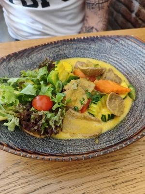 Vegan beef with mango sauce (you have to order rice separately) at Maison Viet Olomouc in Olomouc