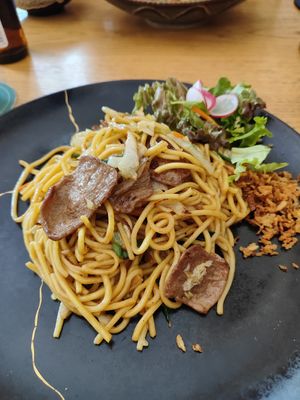 Vegan beef with fried noodles at Maison Viet Olomouc in Olomouc