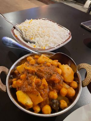 Aloo chole  at Pub 122 in Grafton