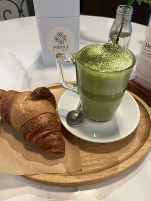 Amazing vegan croissant // all the drinks can be served with oat, soy, almond or coconut milk 🥰  at Middle Bistrot in Milan