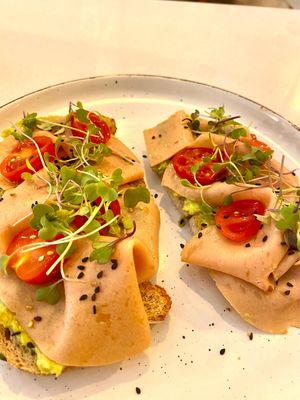Vegan ham toast at Viatger Café in Barcelona